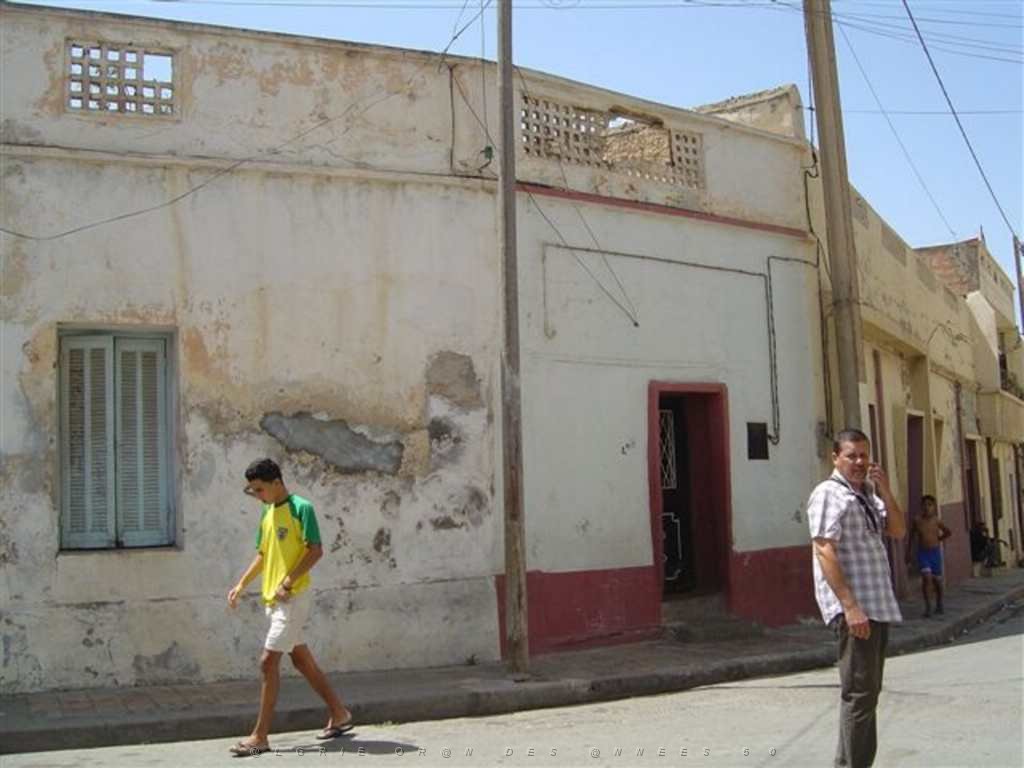 ORAN AOUT 2007 epicerie parreno au fond.JPG